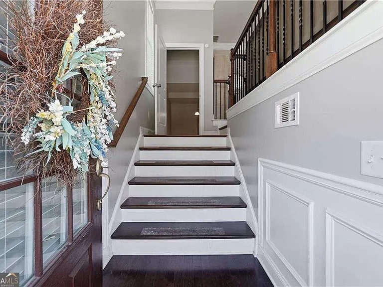Chamblee condominium — Staircase